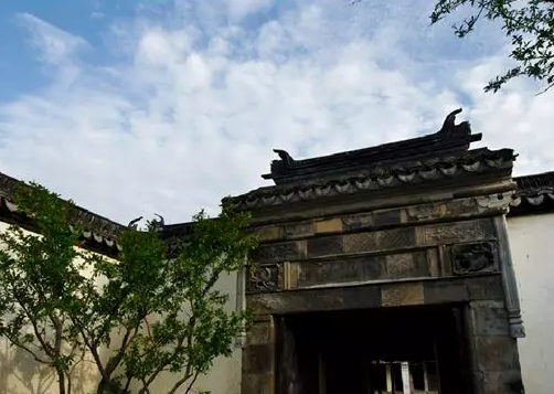 我愿留在黎里，做个锡匠，当个快乐的人