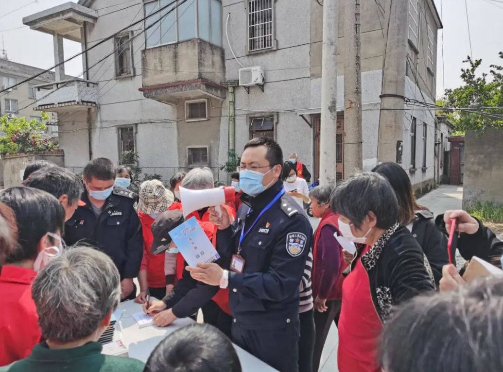 黎里古镇昨日开展消防安全演练活动