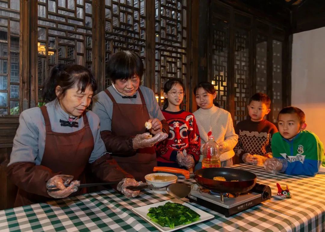 @所有人，和黎里分享您家的年夜饭