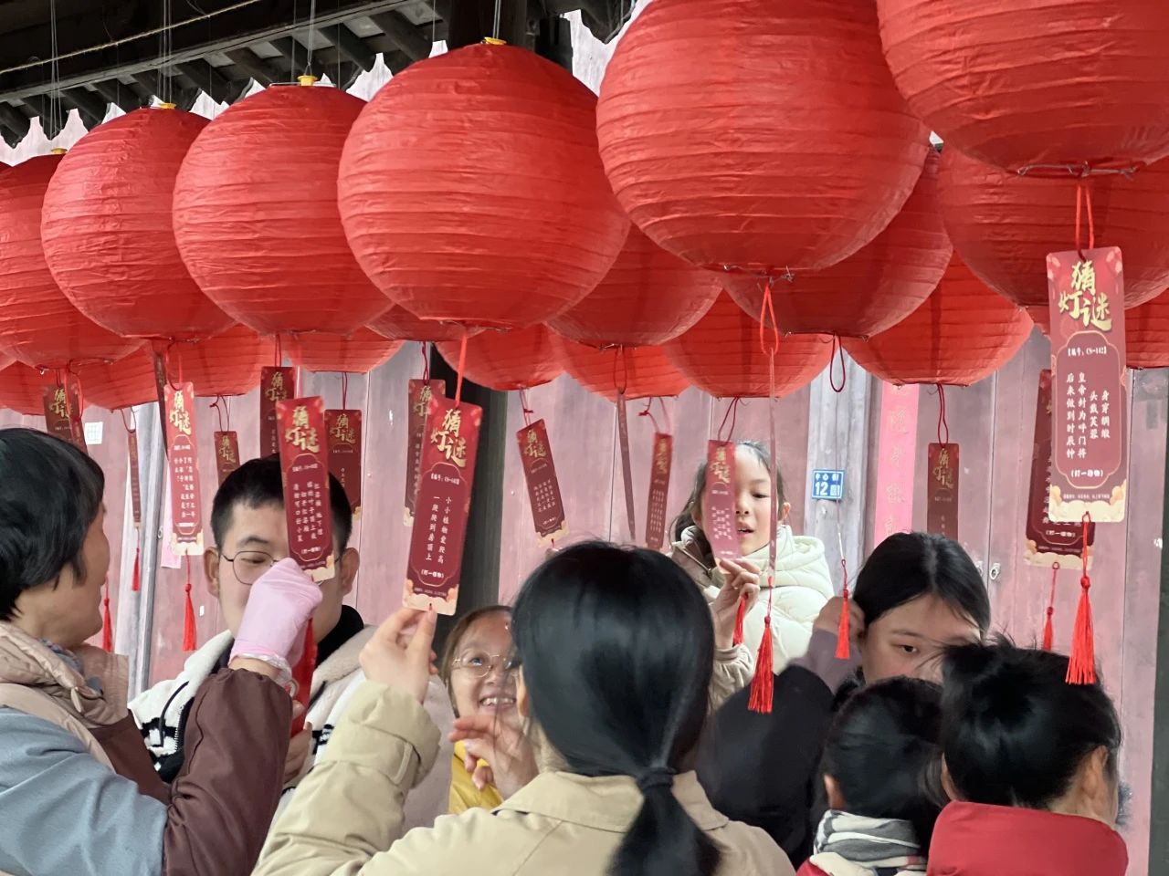 正月十五，黎里古镇“轧闹猛”